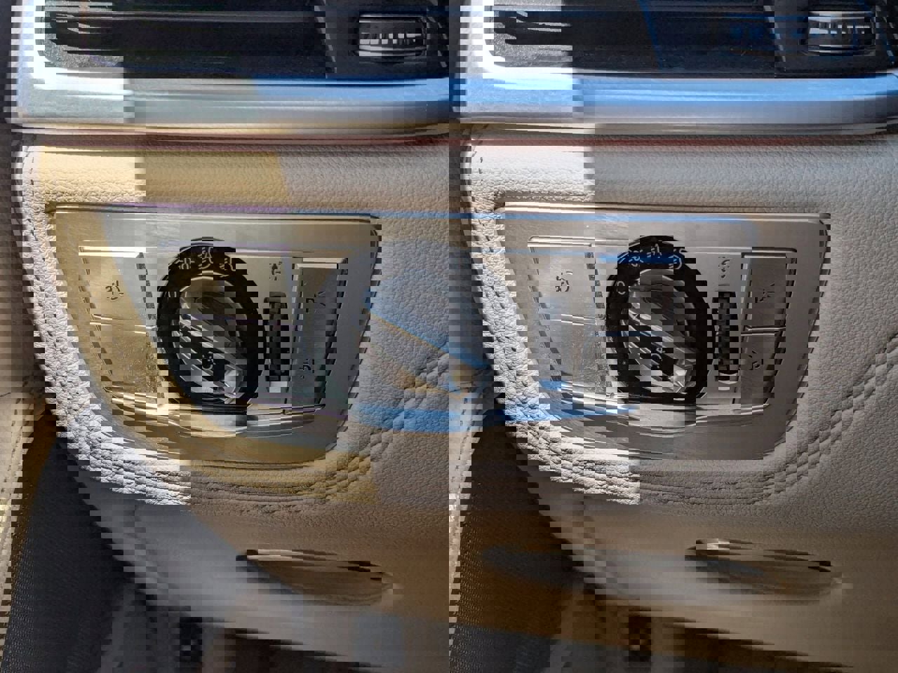 Used 2018 BMW 740e xDrive w/ Driver Assistance Package AWD/4WD image 29