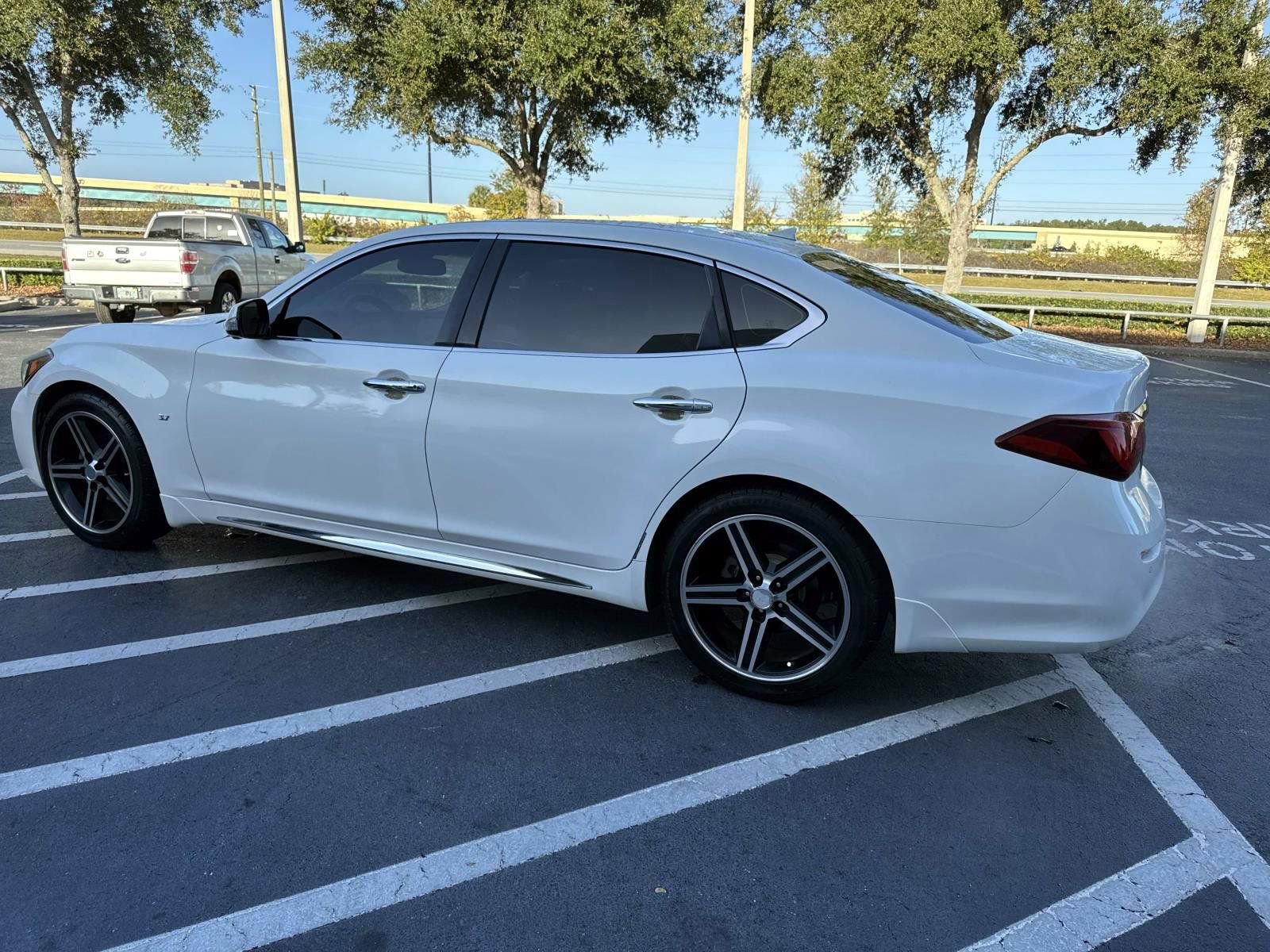 Used 2015 INFINITI Q70 L 3.7 image 4