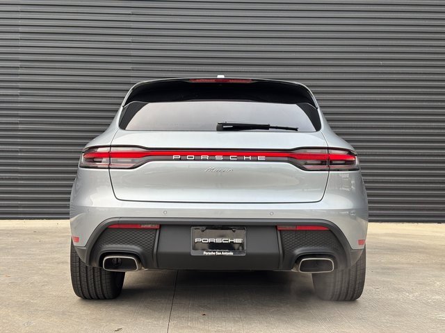 Certified 2025 Porsche Macan image 6
