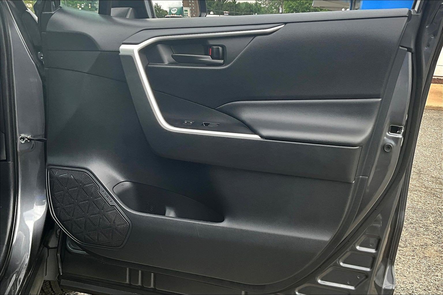 Used 2021 Toyota RAV4 LE AWD/4WD image 18
