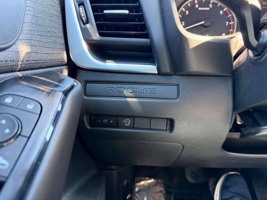 Used 2023 Nissan Rogue S AWD/4WD image 24