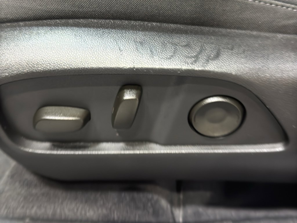 Used 2025 Chevrolet Equinox LT w/ Convenience Package II image 14