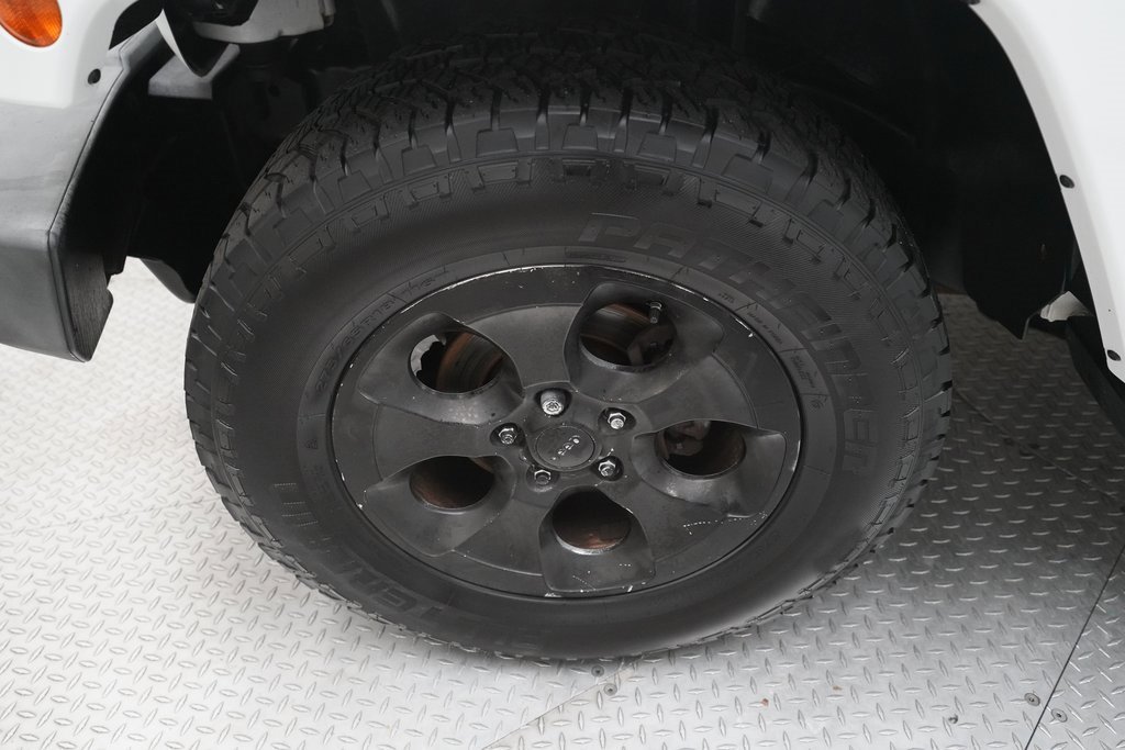 Used 2015 Jeep Wrangler Unlimited Sahara w/ Connectivity Group image 25