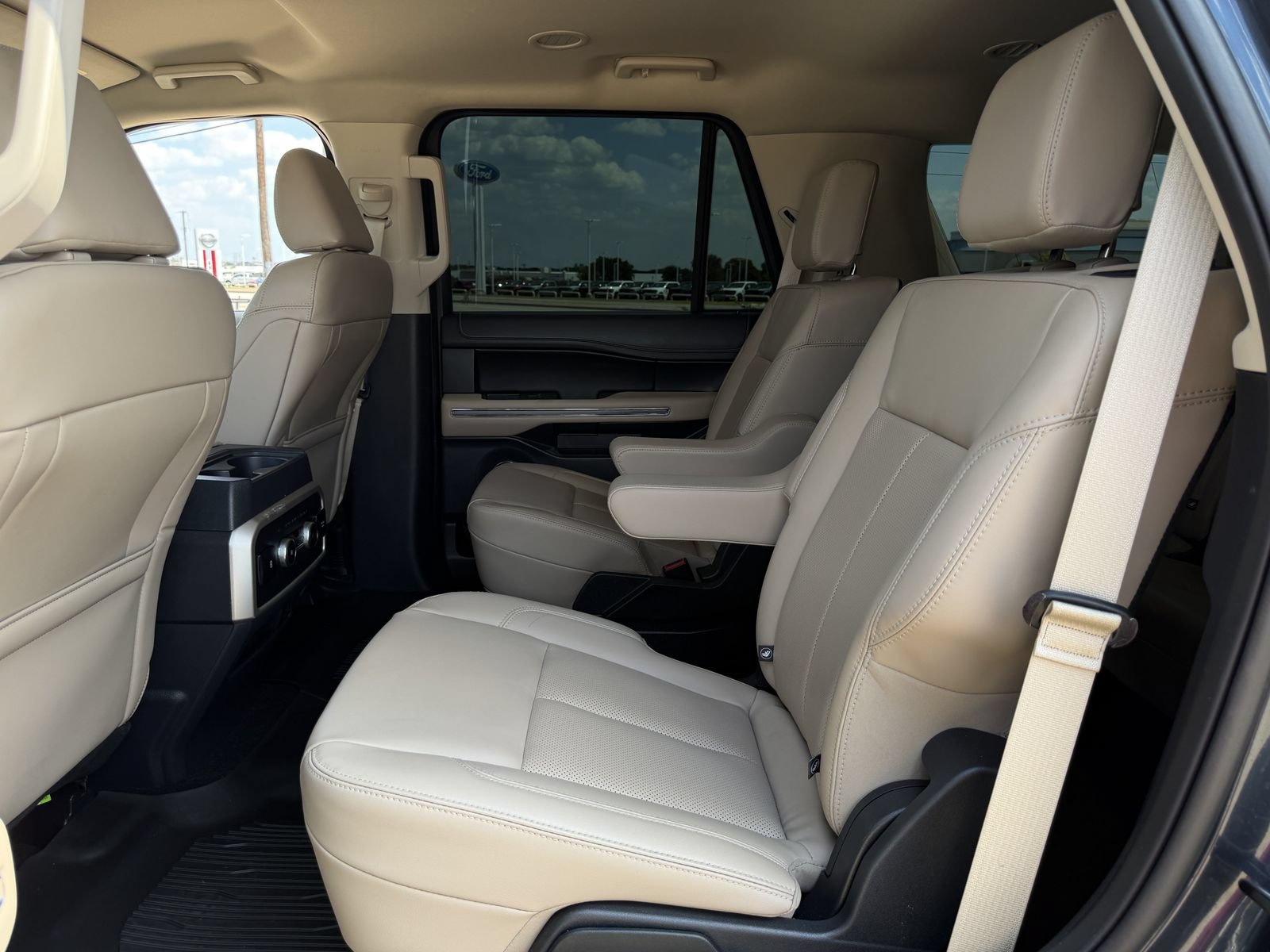 Used 2022 Ford Expedition XLT RWD image 29