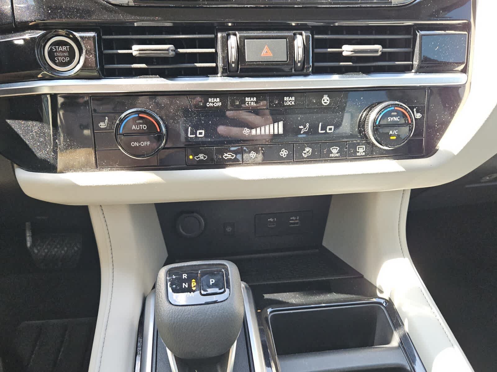 Used 2023 Nissan Pathfinder SL AWD/4WD image 10