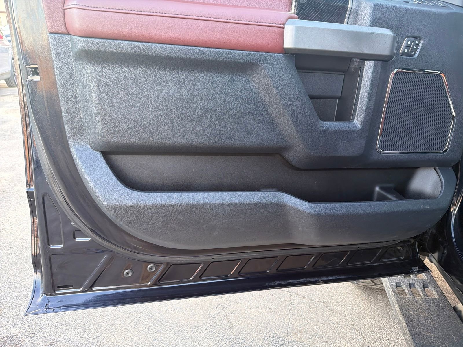 Used 2022 Ford F250 Platinum w/ Tremor Off-Road Package AWD/4WD image 11