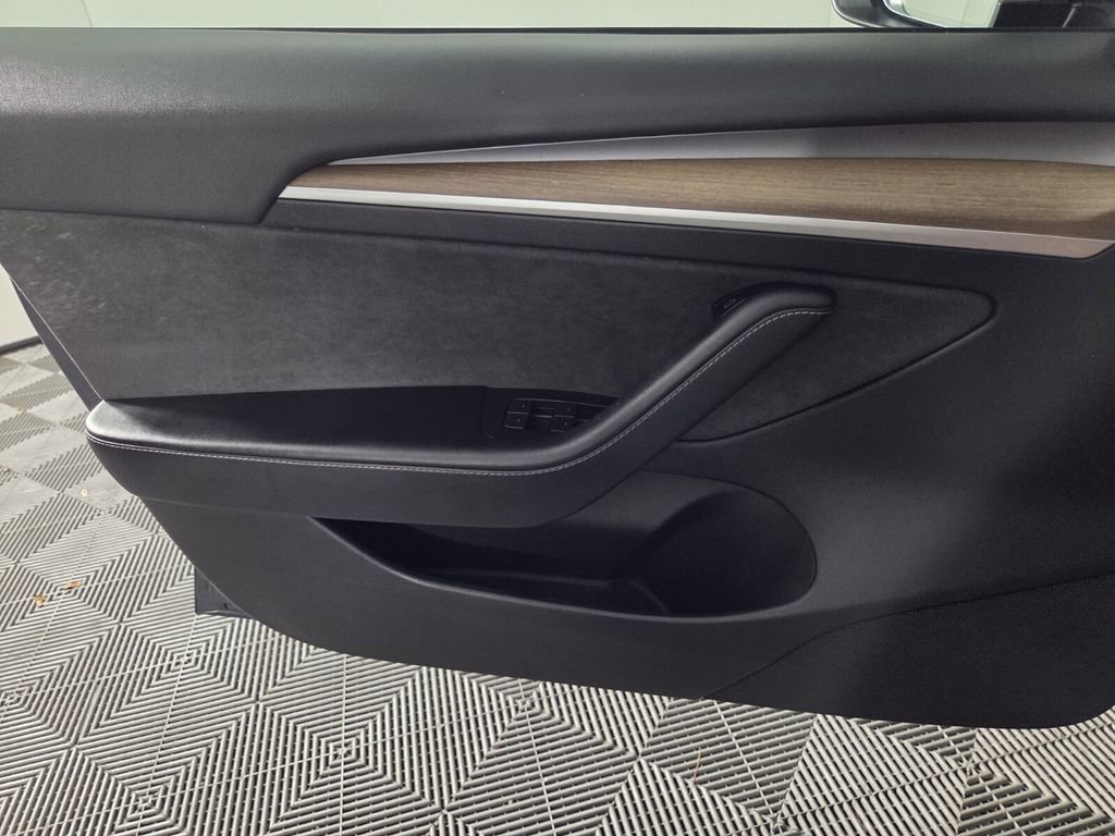 Used 2023 Tesla Model 3 Standard Range image 21