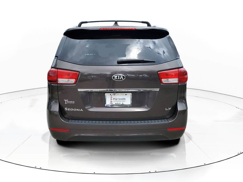 Used 2016 Kia Sedona LX image 5