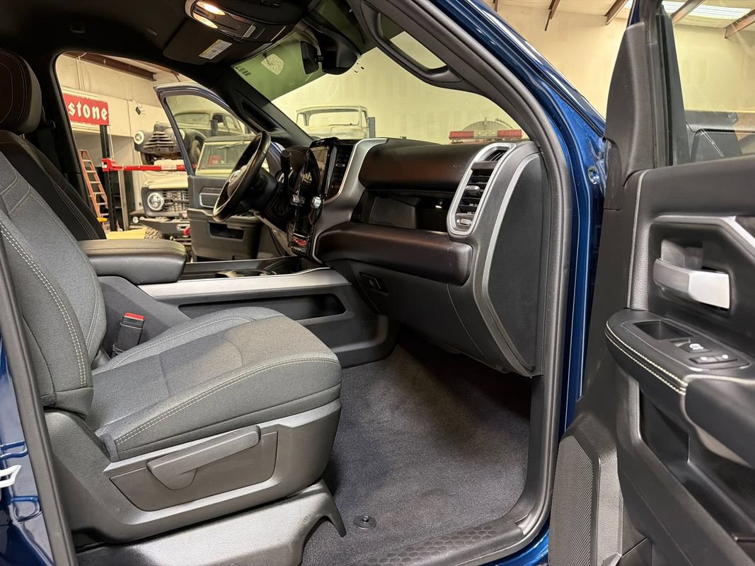 Used 2024 RAM 3500 Big Horn w/ Night Edition AWD/4WD image 37