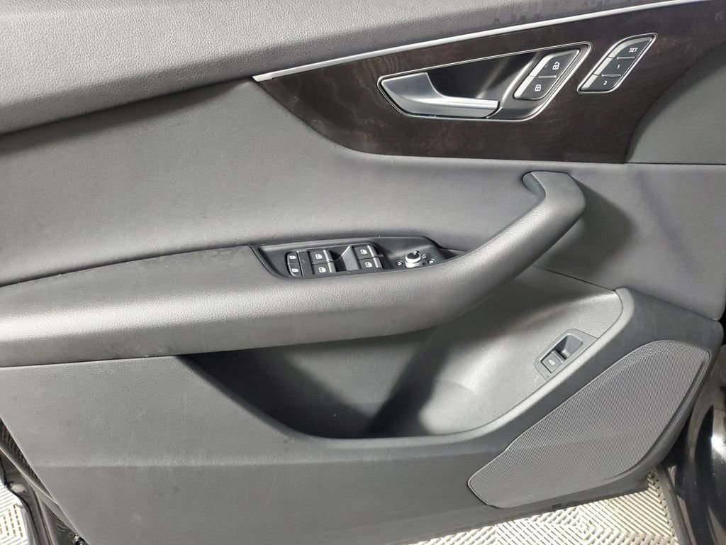 Used 2023 Audi Q7 2.0T Premium w/ Convenience Package image 19