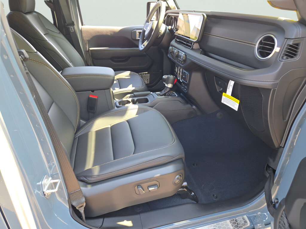 New 2026 Jeep Wrangler Unlimited Sahara AWD/4WD image 7