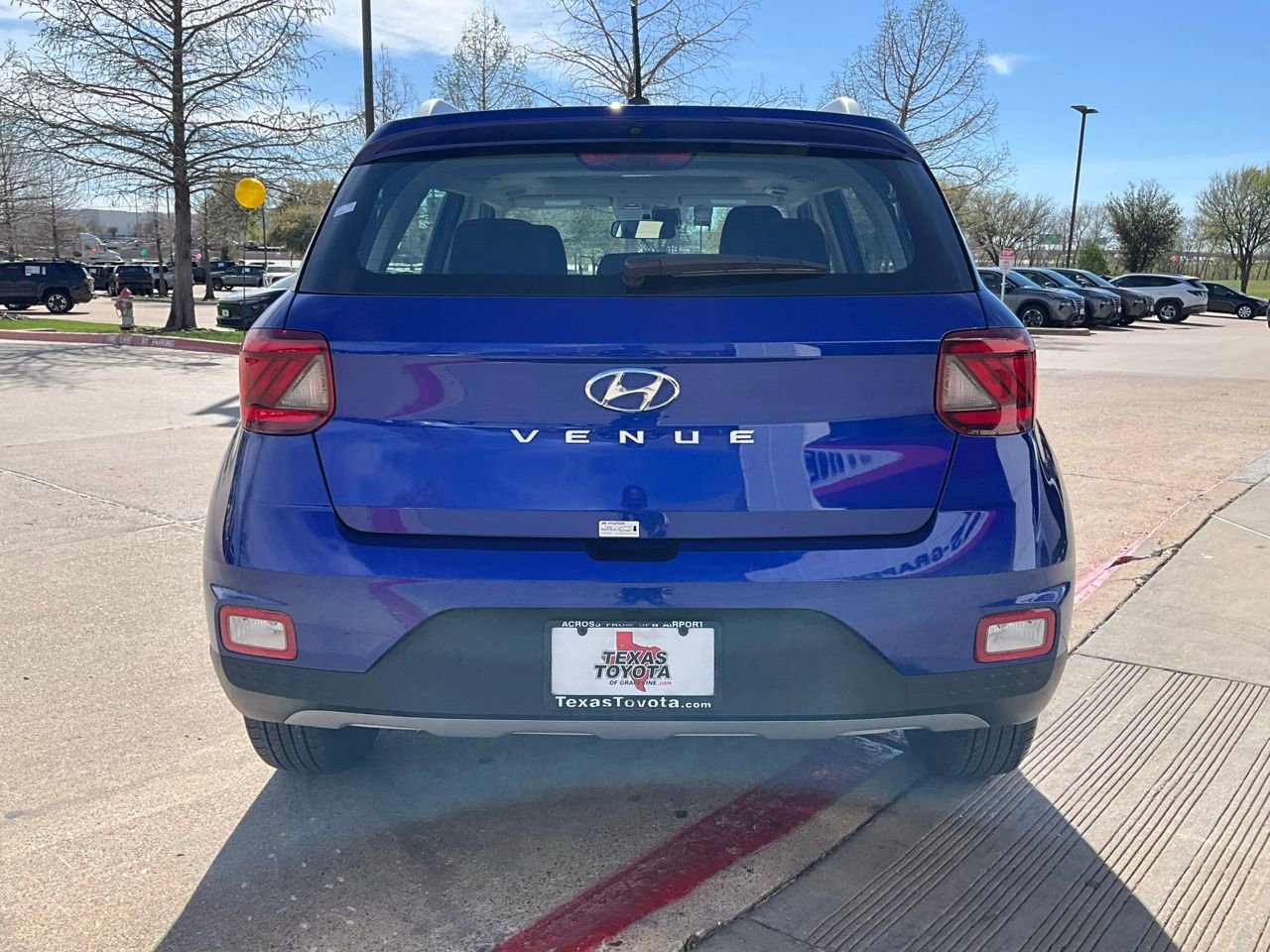 Used 2025 Hyundai Venue SEL image 7