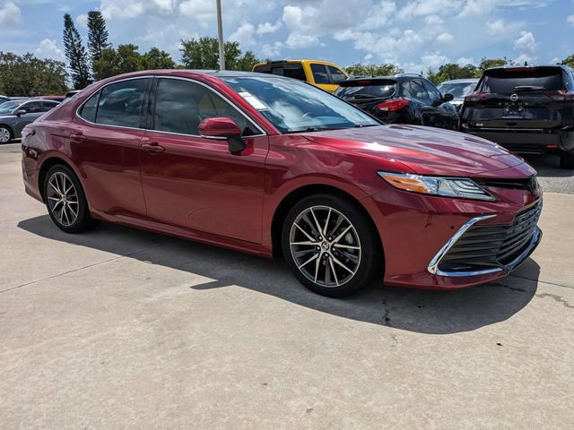 Used 2021 Toyota Camry XLE w/ Navigation Package FWD image 2