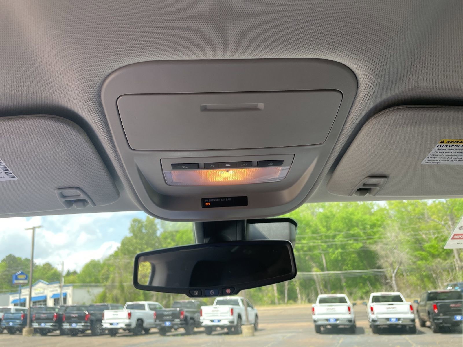 Used 2020 Chevrolet Colorado LT w/ Safety Package image 18