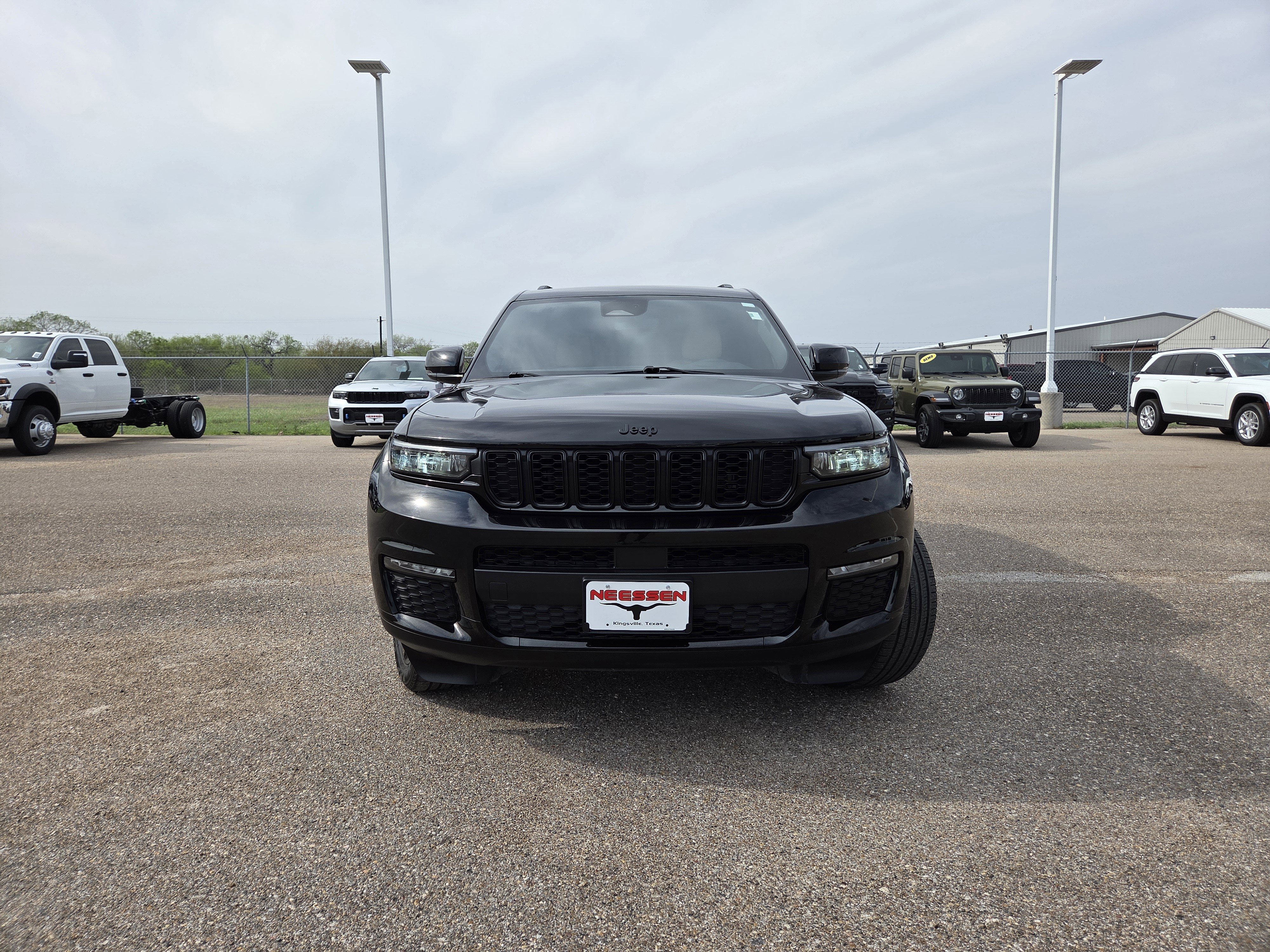 Used 2024 Jeep Grand Cherokee L Limited w/ Black Appearance Package image 2