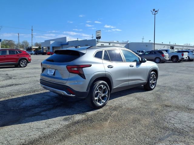 Used 2025 Chevrolet Trax LT w/ LT Convenience Package FWD image 19