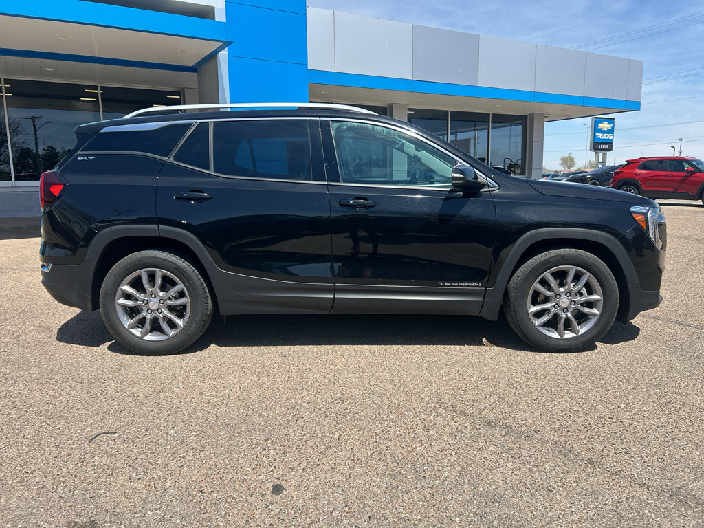 Certified 2024 GMC Terrain SLT image 2