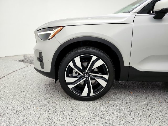 Certified 2023 Volvo XC40 B5 Plus w/ Protection Package Premier AWD/4WD image 30