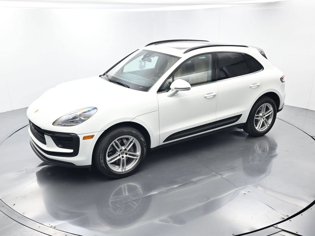 Certified 2022 Porsche Macan AWD/4WD image 33