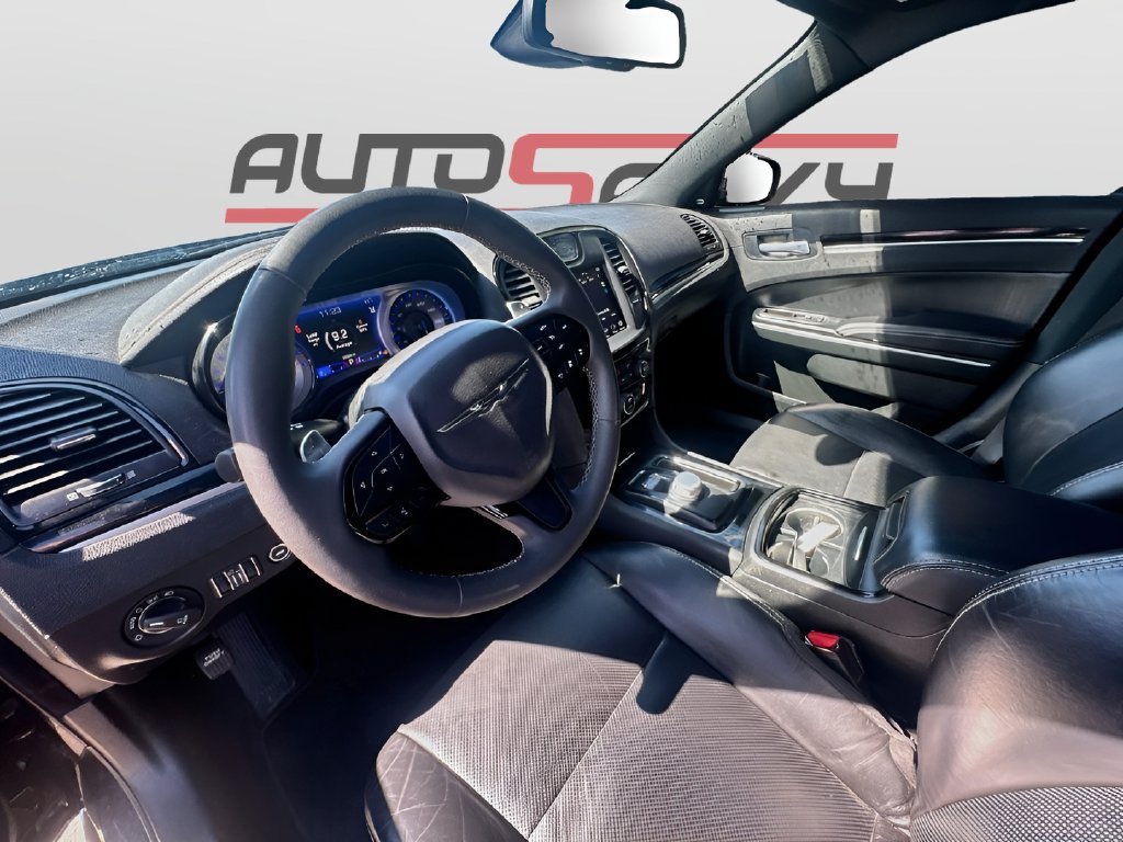 Used 2022 Chrysler 300 S w/ Comfort Group RWD image 9