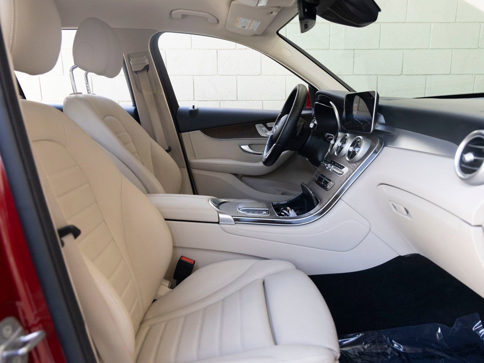 Used 2021 Mercedes-Benz GLC 300 image 27