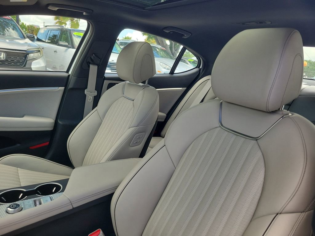 Certified 2023 Genesis G70 2.0T w/ Sport Prestige Package image 21