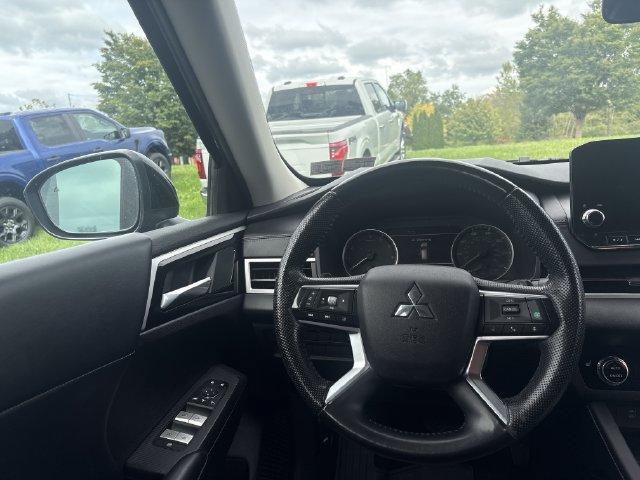 Used 2023 Mitsubishi Outlander SE AWD/4WD image 18