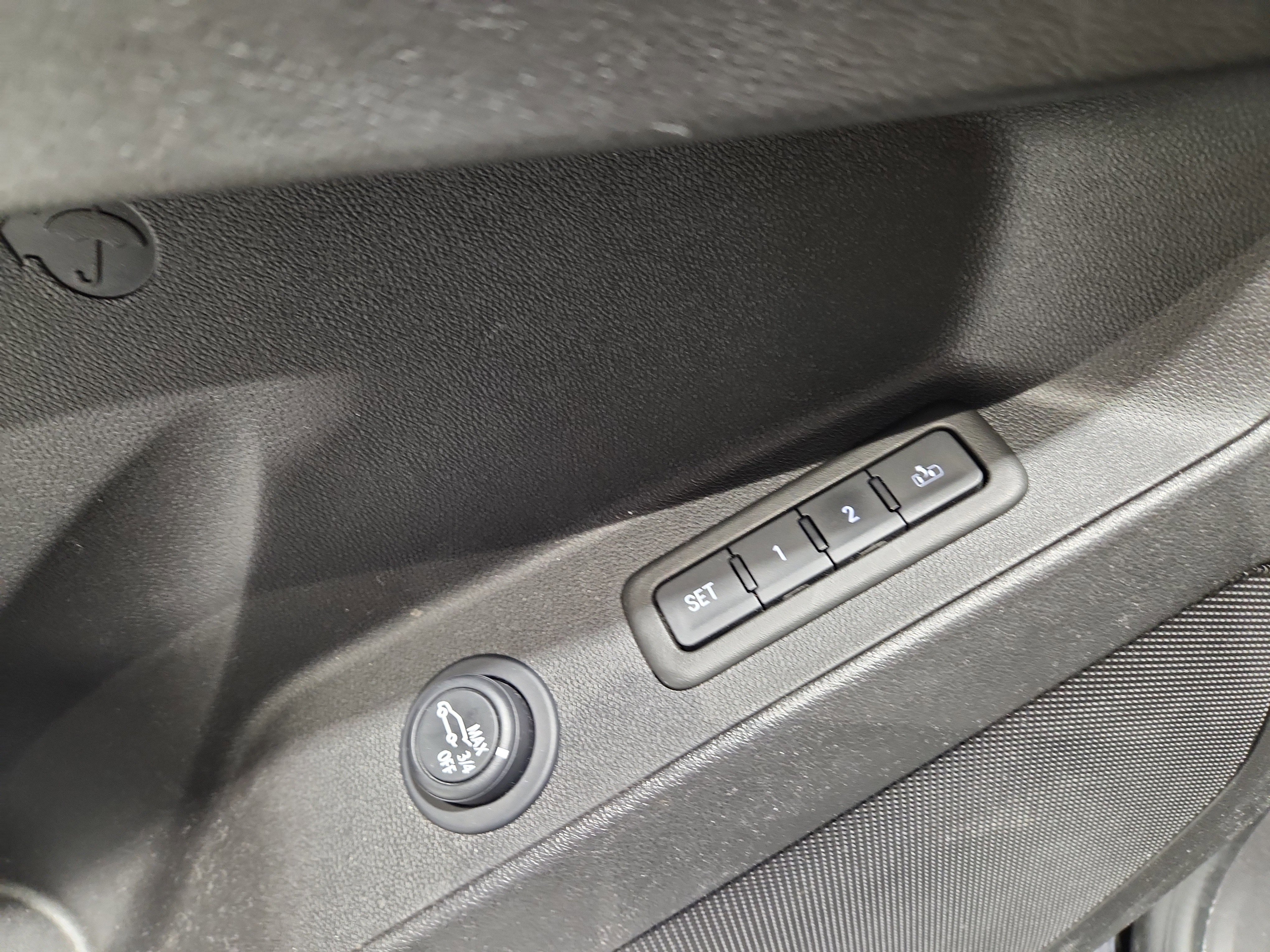 Certified 2024 Chevrolet Equinox Premier image 16