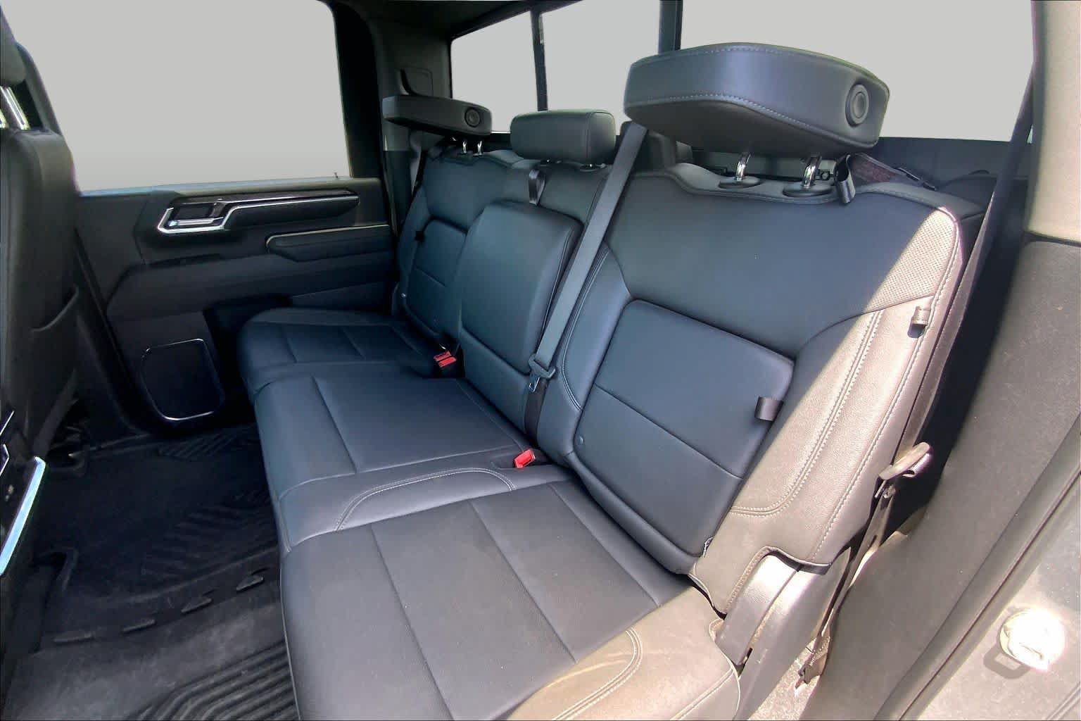 Used 2025 Chevrolet Silverado 2500 LTZ w/ LTZ Convenience Package AWD/4WD image 21