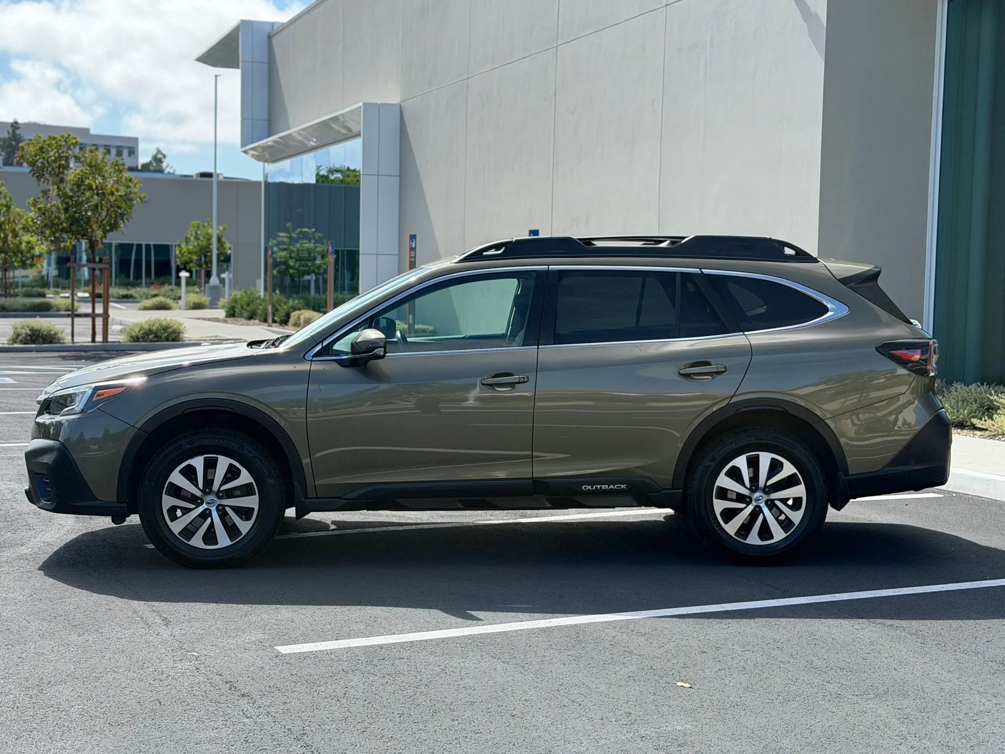 Used 2020 Subaru Outback Premium AWD/4WD image 4
