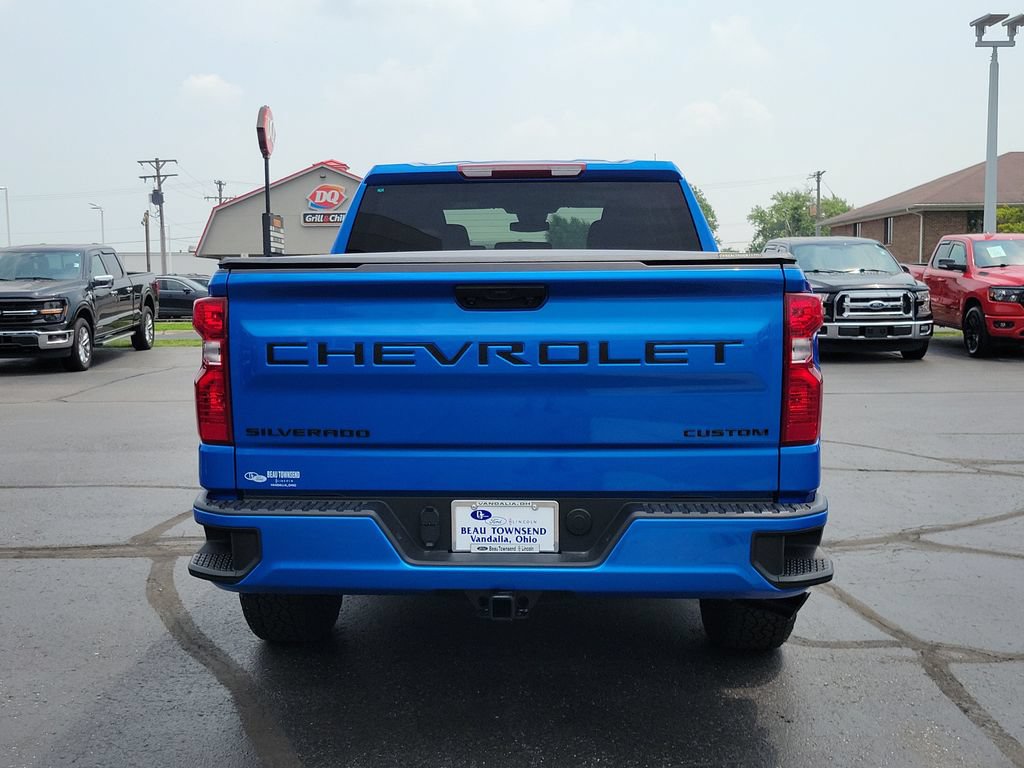 Used 2025 Chevrolet Silverado 1500 Custom w/ Turbomax Blackout Package AWD/4WD image 5