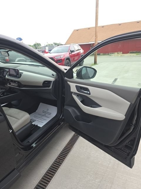Used 2025 Nissan Rogue SV AWD/4WD image 28