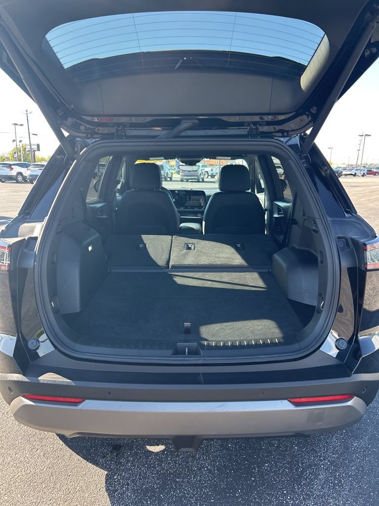 Used 2025 Chevrolet Equinox LT w/ Convenience Package II FWD image 16