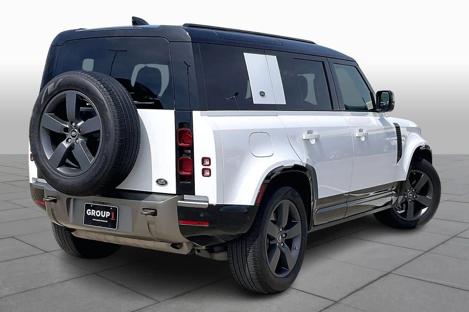 Used 2021 Land Rover Defender 110 X-Dynamic SE AWD/4WD image 12