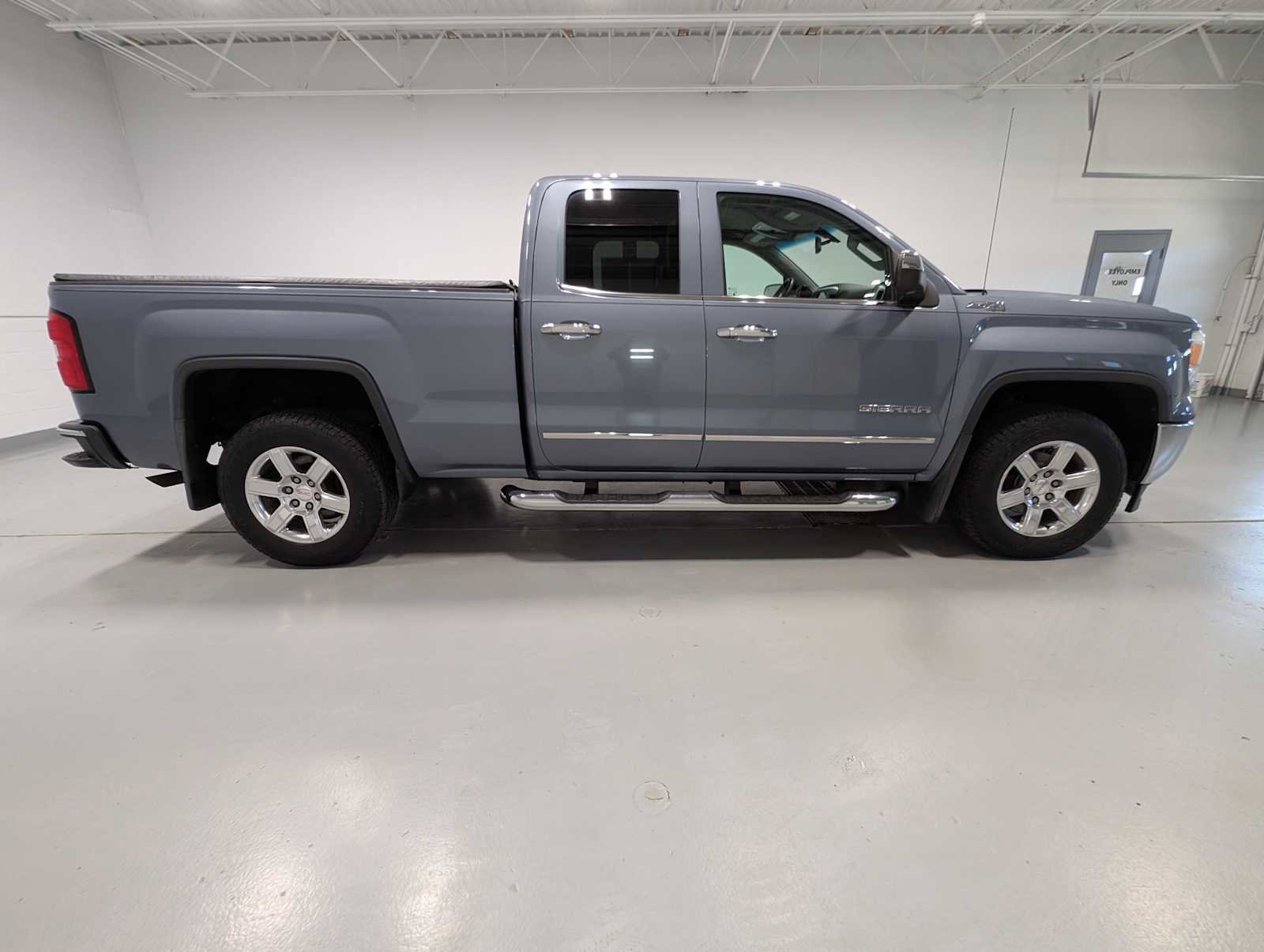 Used 2015 GMC Sierra 1500 SLT w/ SLT Preferred Package AWD/4WD image 7