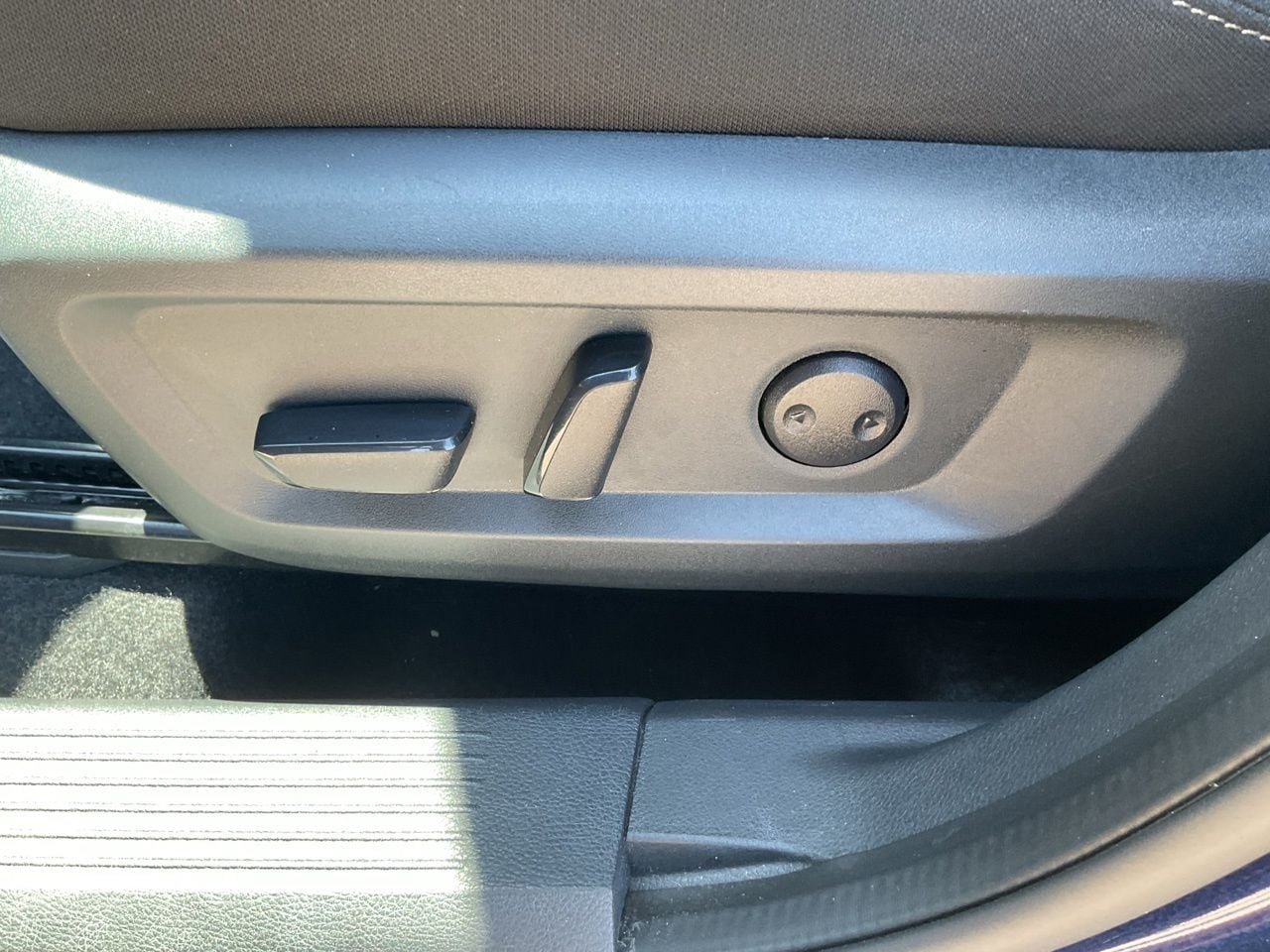 Used 2025 Nissan Rogue SV FWD image 9