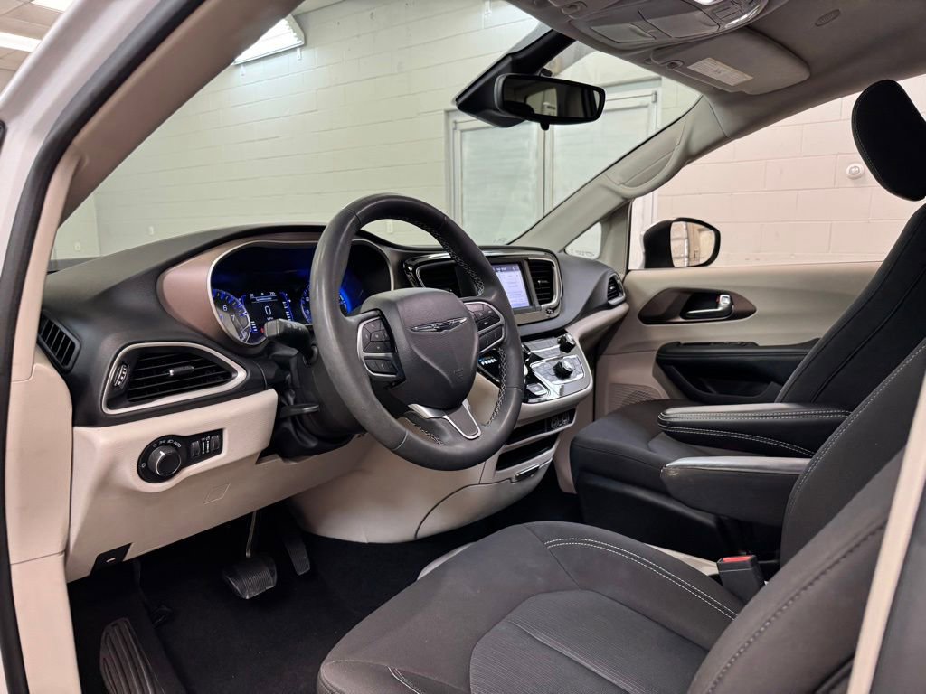 Used 2023 Chrysler Voyager LX FWD image 12