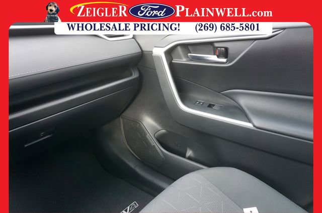 Used 2022 Toyota RAV4 XLE image 32