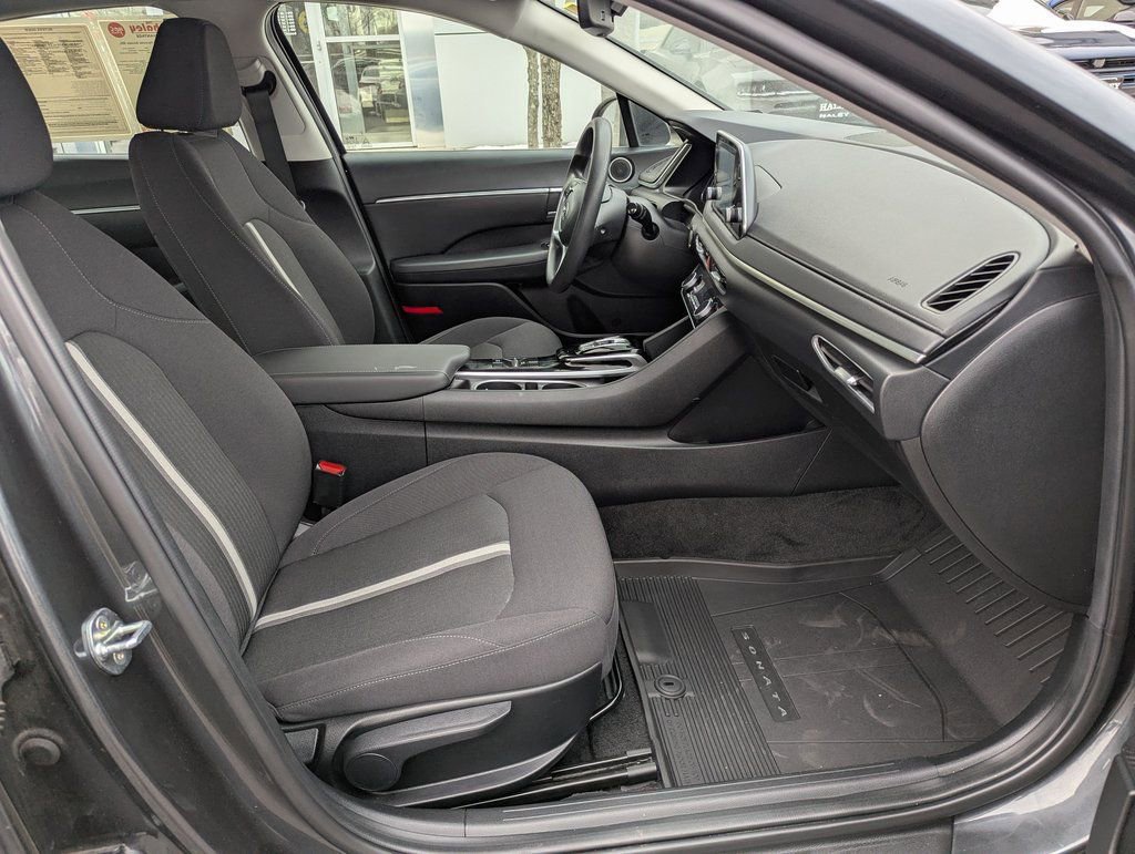 Used 2022 Hyundai Sonata SEL w/ Winter Weather Package image 18