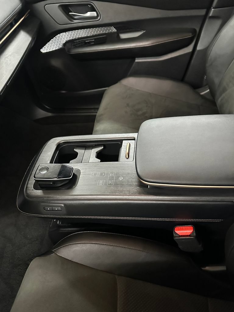 Used 2024 Nissan Ariya AWD image 17
