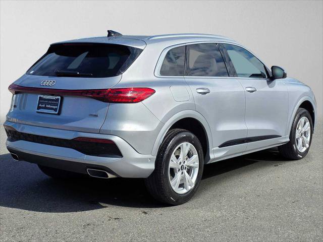 Used 2025 Audi Q5 Premium w/ Convenience Package AWD/4WD image 3