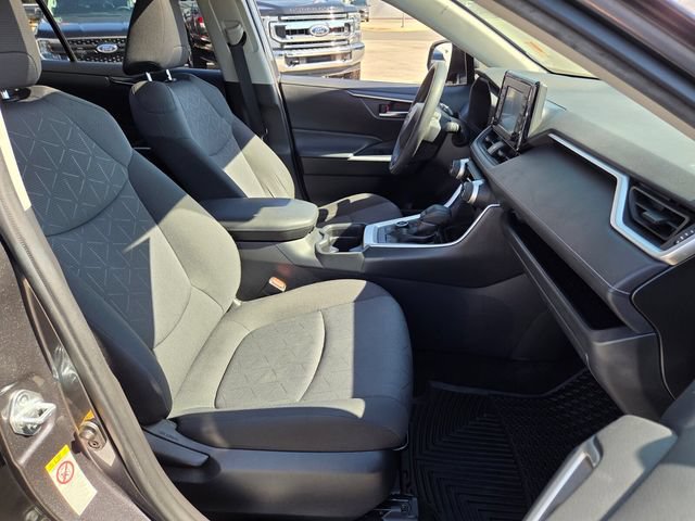 Used 2019 Toyota RAV4 XLE w/ Carpet Mat Package AWD/4WD image 17