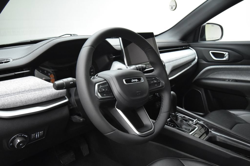 Certified 2023 Jeep Compass Latitude AWD/4WD image 12