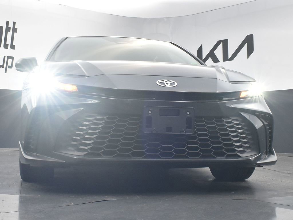 Used 2025 Toyota Camry SE w/ Convenience Package image 24