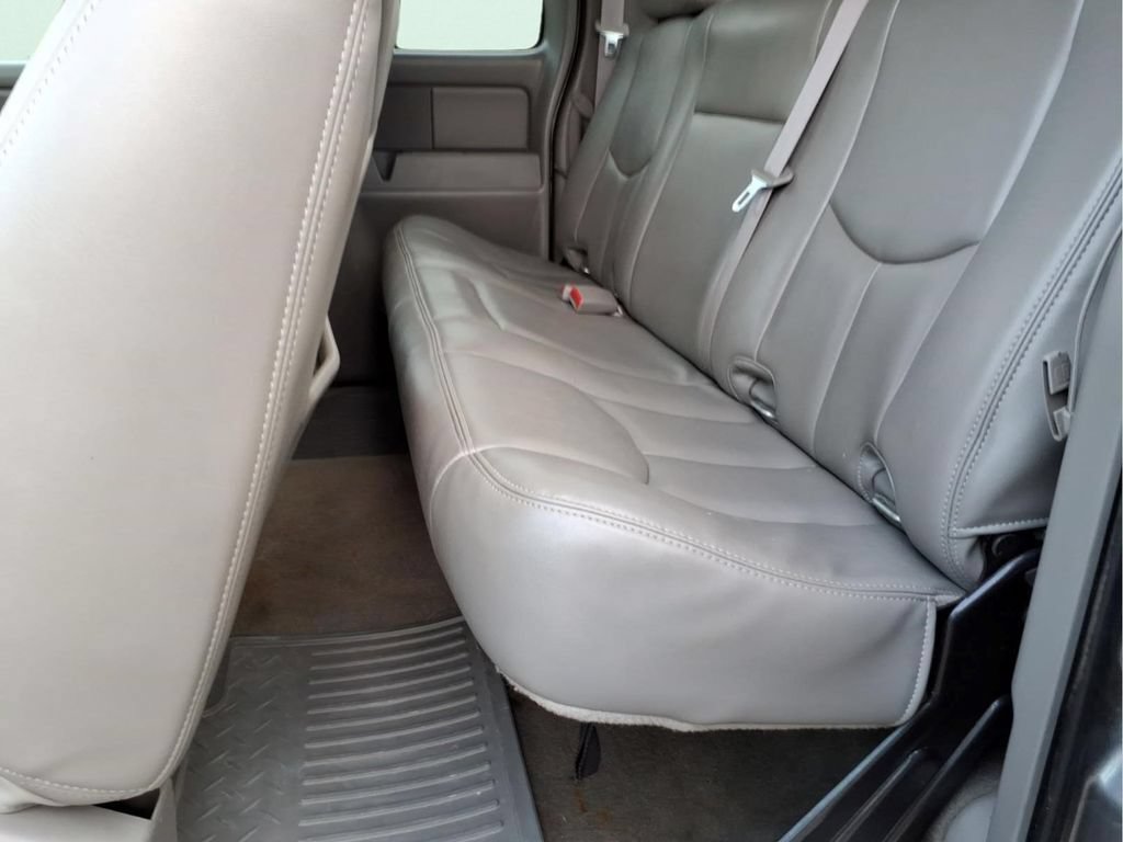 Used 2007 GMC Sierra 3500 SLT w/ Heavy-Duty Power Package AWD/4WD image 12