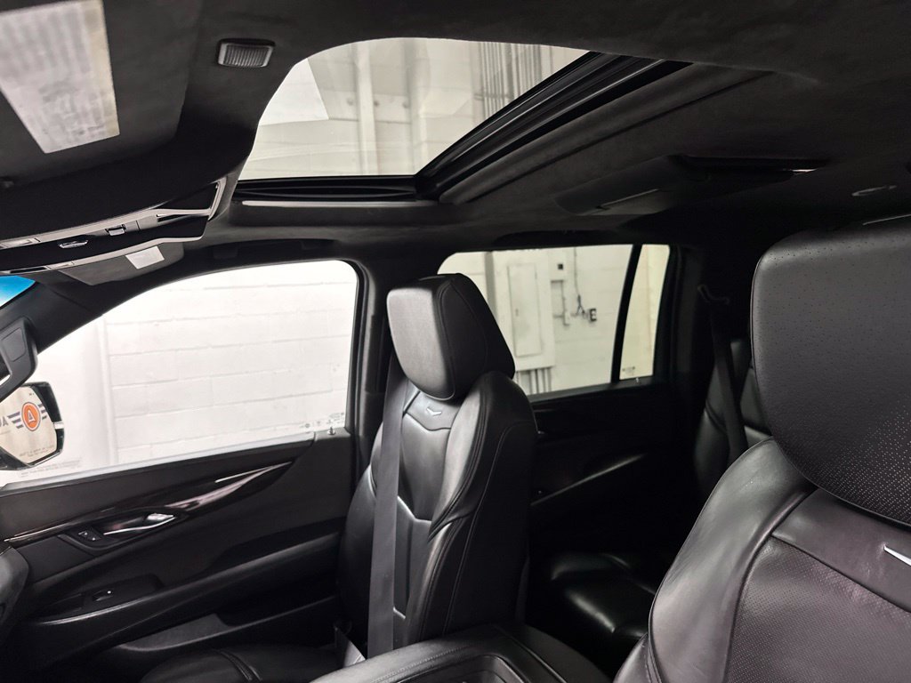 Used 2017 Cadillac Escalade ESV Platinum AWD/4WD image 38