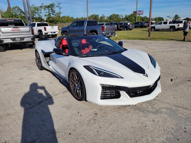Used 2024 Chevrolet Corvette Z06 RWD image 8
