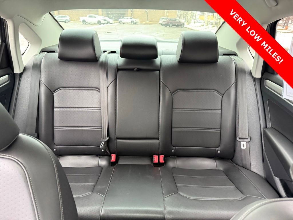 Used 2021 Volkswagen Passat 2.0T SE image 21