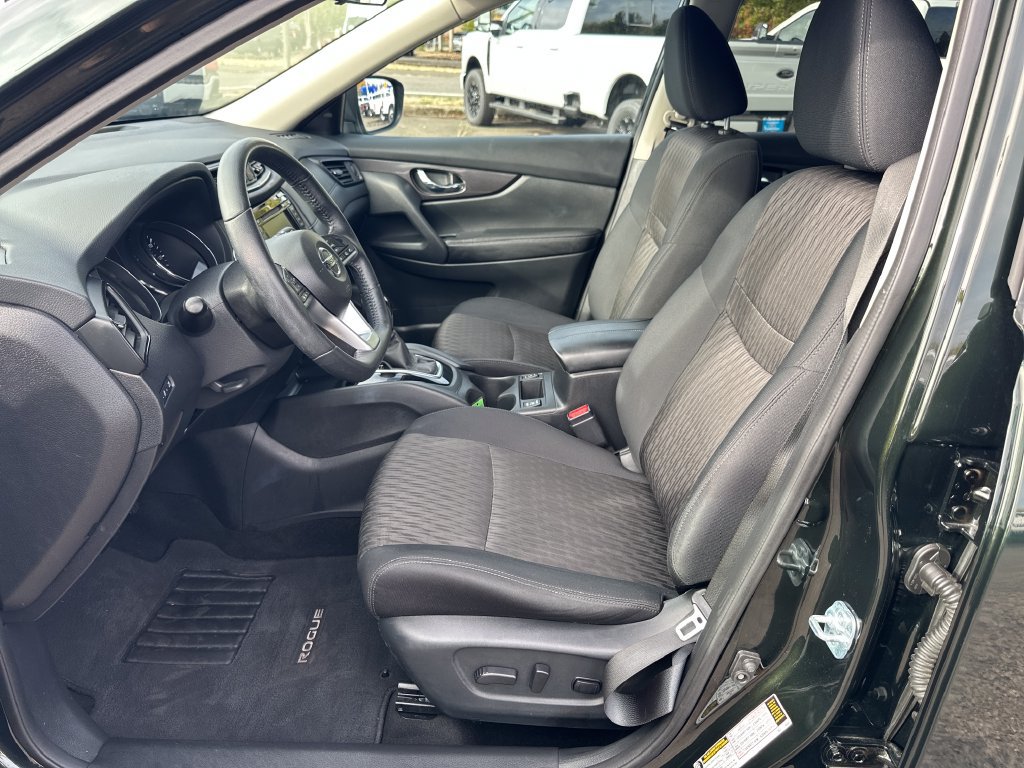 Used 2018 Nissan Rogue SV AWD/4WD image 12
