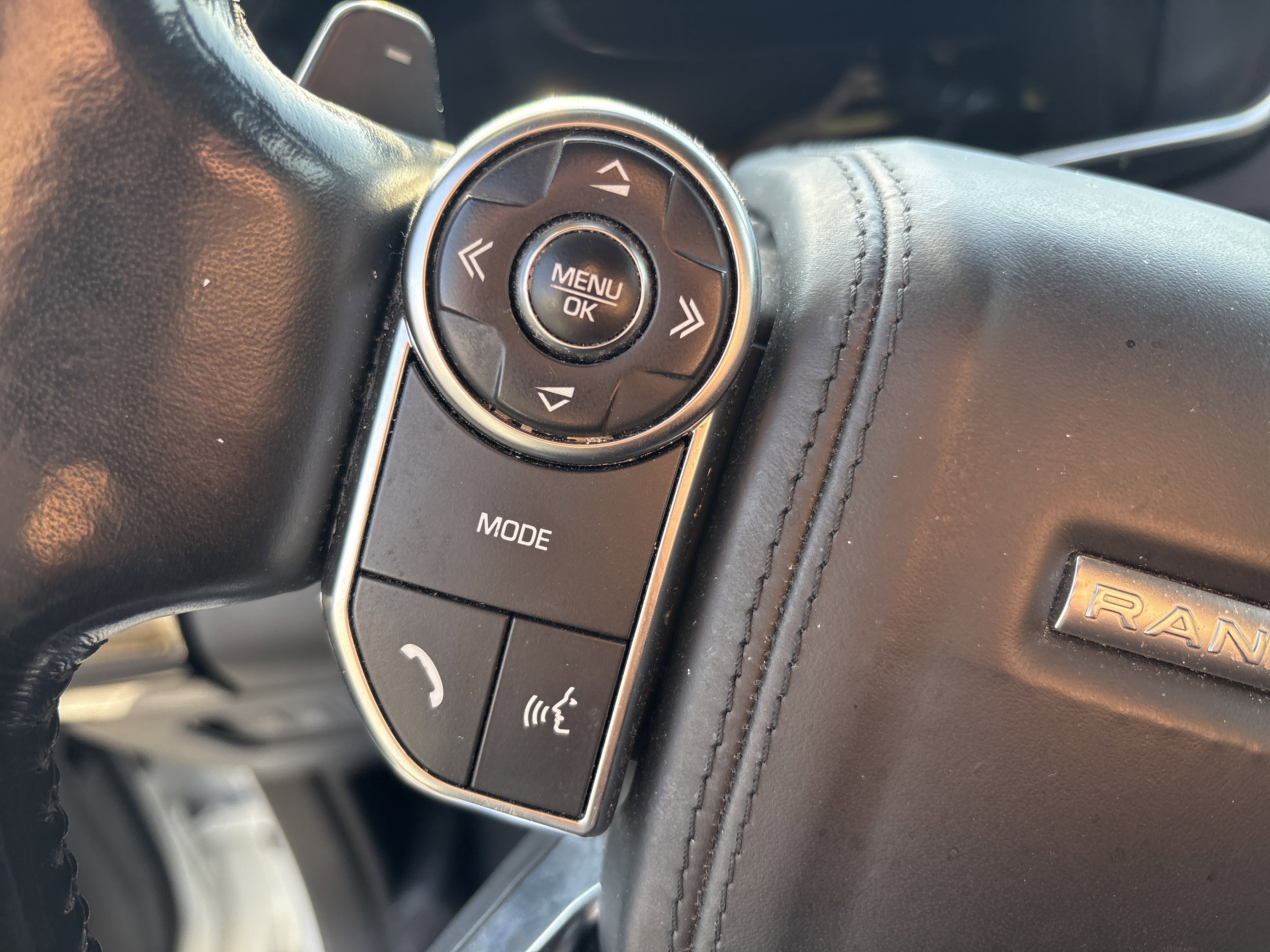 Used 2023 Land Rover Defender 90 X-Dynamic SE AWD/4WD image 20